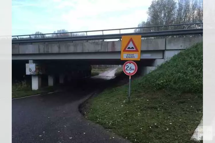 Weg onder tunneltje bij Informatieboerderij Zorgvrij wordt opgeknapt