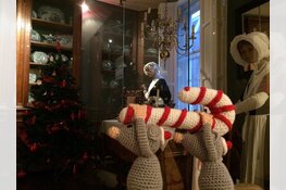 Kinderkerstfeestje in het weeshuis van Museum Haarlem
