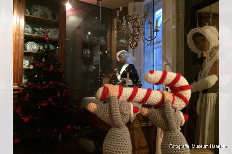 Kinderkerstfeestje in het weeshuis van Museum Haarlem