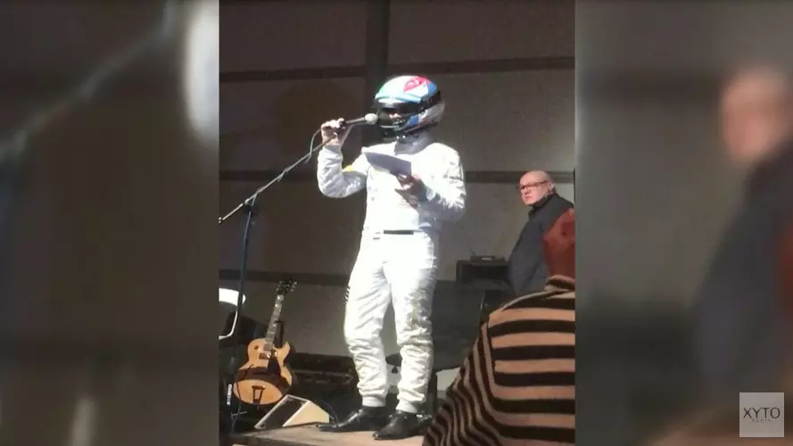 Zandvoortse burgemeester geeft nieuwjaarsspeech in Formule 1-pak