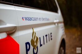 Dronken achterop de politie