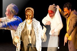 Een culturele ontmoeting met betoverend maskertheater