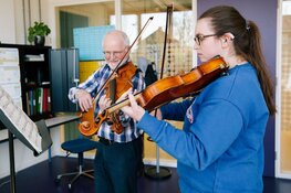 Suzuki zomer strijkersconcert in gemeentehuis