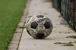 Grensrechter die keeper knock-out sloeg drie jaar geschorst