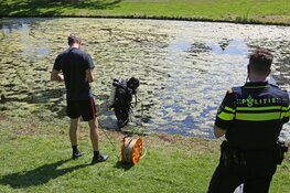 Duikers halen buit van inbrekers boven water in Overveen