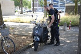 Scooterrijder gewond bij val in Venkelstraat