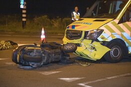 Motor botst op ambulance op de N202 bij Velsen-Zuid