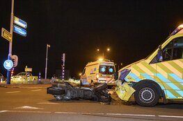 Motor botst op ambulance op de N202 bij Velsen-Zuid