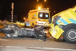 Motor botst op ambulance op de N202 bij Velsen-Zuid