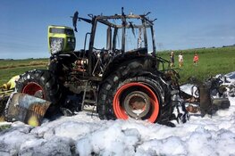 Tractor in brand in Uitgeest