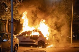 Weer auto verwoest door brand in Haarlem