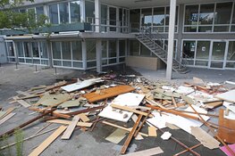 Afval in de brand bij slooppand Huis in de Duinen Zandvoort