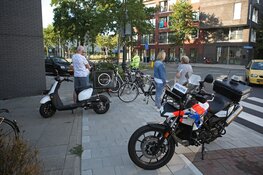 Maaltijdbezorger in botsing met fietsster