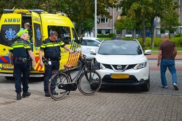 Fietsster naar het ziekenhuis na aanrijding met auto
