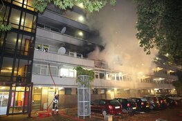 Dode bij grote uitslaande brand door explosie in flat
