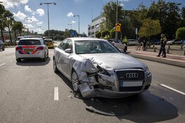 Automobilist bekneld na ongeval Parallelweg Beverwijk