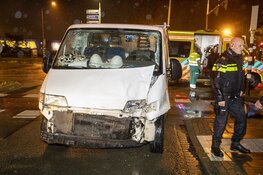 Twee gewonden bij botsing met lantaarnpaal in Haarlem