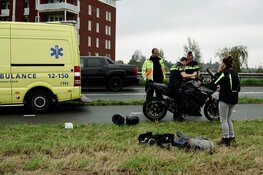 Motorfiets ten val in Uitgeest