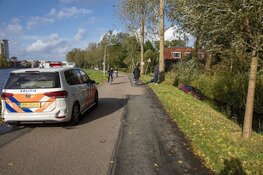 ﻿Auto in de sloot langs de Noord Schalkwijkerweg