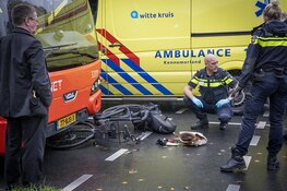 Fietsster gewond na botsing met R-Net bus in Driehuis