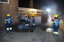 Brandweer blust brand bij basischool in Heemskerk