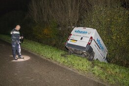 Gestolen bus met de neus in het water in Beverwijk