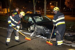 Gewonde en aanhouding bij botsing tegen boom in Velserbroek