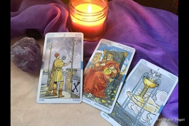 Leuke spirituele winter activiteit, leer tarot kaarten lezen.......