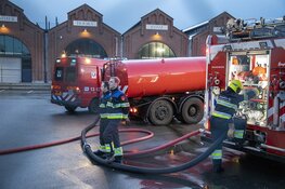Heftrucks in de brand in bedrijfspand IJmuiden