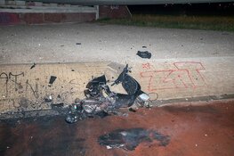 Scooter in de brand gestoken onder Schoterbrug