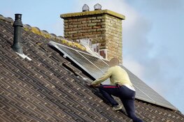 Slimme bewoner blust met tuinslang een brandje in woning Heemskerk