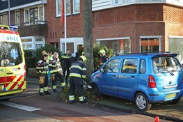 Automobilist botst tegen boom in Heemstede