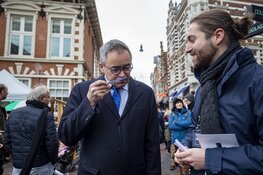Burgemeester Jos Wienen ruikt aan de geur van XTC