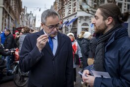 Burgemeester Jos Wienen ruikt aan de geur van XTC