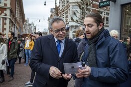 Burgemeester Jos Wienen ruikt aan de geur van XTC