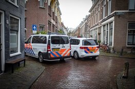Scooter botst op bedrijfsbus