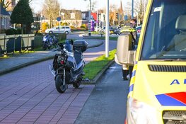 Scooterrijder met spoed naar het ziekenhuis na aanrijding