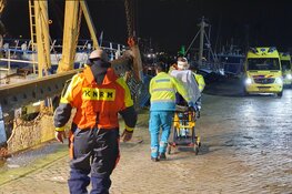 Visser gewond bij ongeluk aan boord kotter voor kust IJmuiden