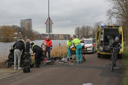 Twee gewonden bij ongeval tussen scooter en fietsster voor pont