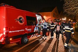 Zoekslag na fietslampje in het water in Heemskerk