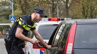Auto inbeslaggenomen na rijden zonder rijbewijs IJmuiden