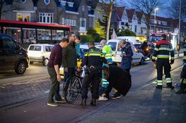 Brandweer knipt wiel kapot om voet los te maken