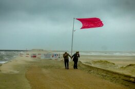 Storm geeft mooie beelden op Noordpier