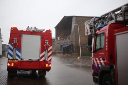 Loods in haven IJmuiden stort gedeeltelijk in
