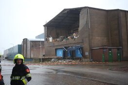 Loods in haven IJmuiden stort gedeeltelijk in