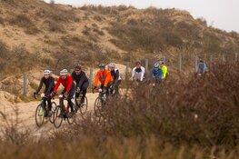 Veel fietsers kiezen voor vliegende start wielerseizoen bij Omloop van Zandvoort