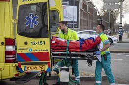 Vrouw gewond bij aanrijding scooter auto in Haarlem