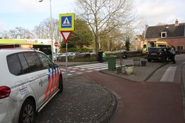 Scooterrijder naar het ziekenhuis na aanrijding op rotonde