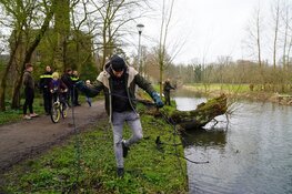 Magneetvissers vinden vuurwapen in Brouwersvaart