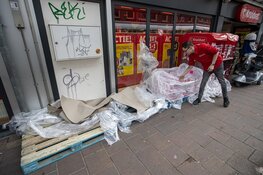 Pallets met WC rollen vliegen de winkel uit